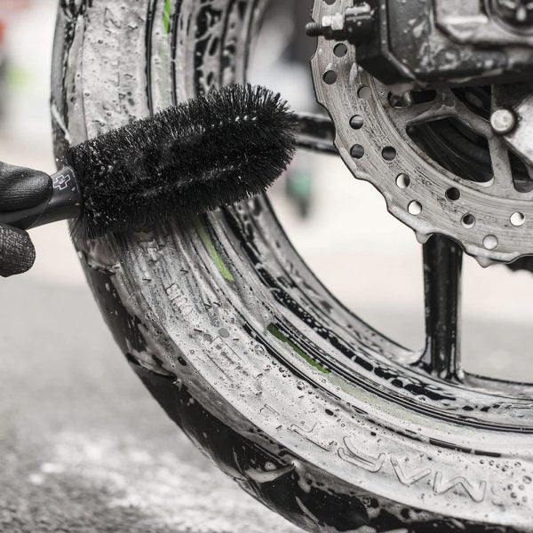 MUC-OFF CEPILLO PARA RINES RAYOS Y COMPONENTES