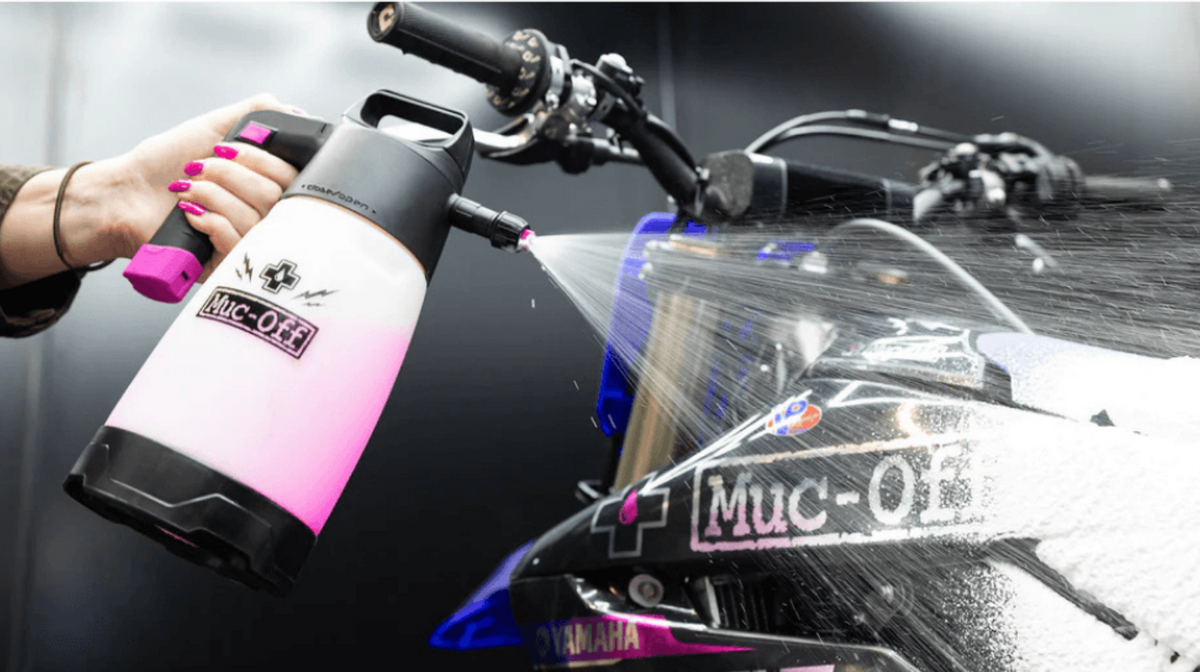 MUC-OFF KIT DE LIMPIEZA CON ESPUMADOR PARA BICICLETA