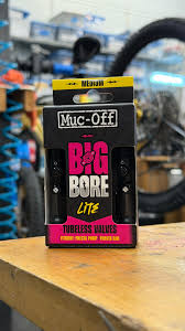 MUC-OFF KIT VALVULAS TUBELESS BIG BORE LITE (NEGRO)
