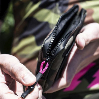 MUC-OFF ESTUCHE PARA ARTICULOS ESENCIALES – CAMUFLAGE