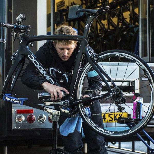 MUC-OFF KIT DE LIMPIEZA DE BICICLETA 8 EN 1
