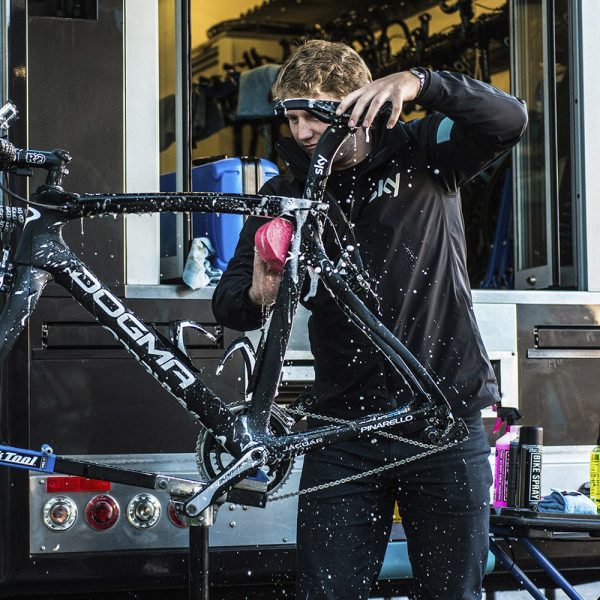 MUC-OFF KIT DE LIMPIEZA DE BICICLETA 8 EN 1