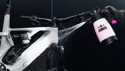 MUC-OFF KIT DE LIMPIEZA CON ESPUMADOR PARA BICICLETA